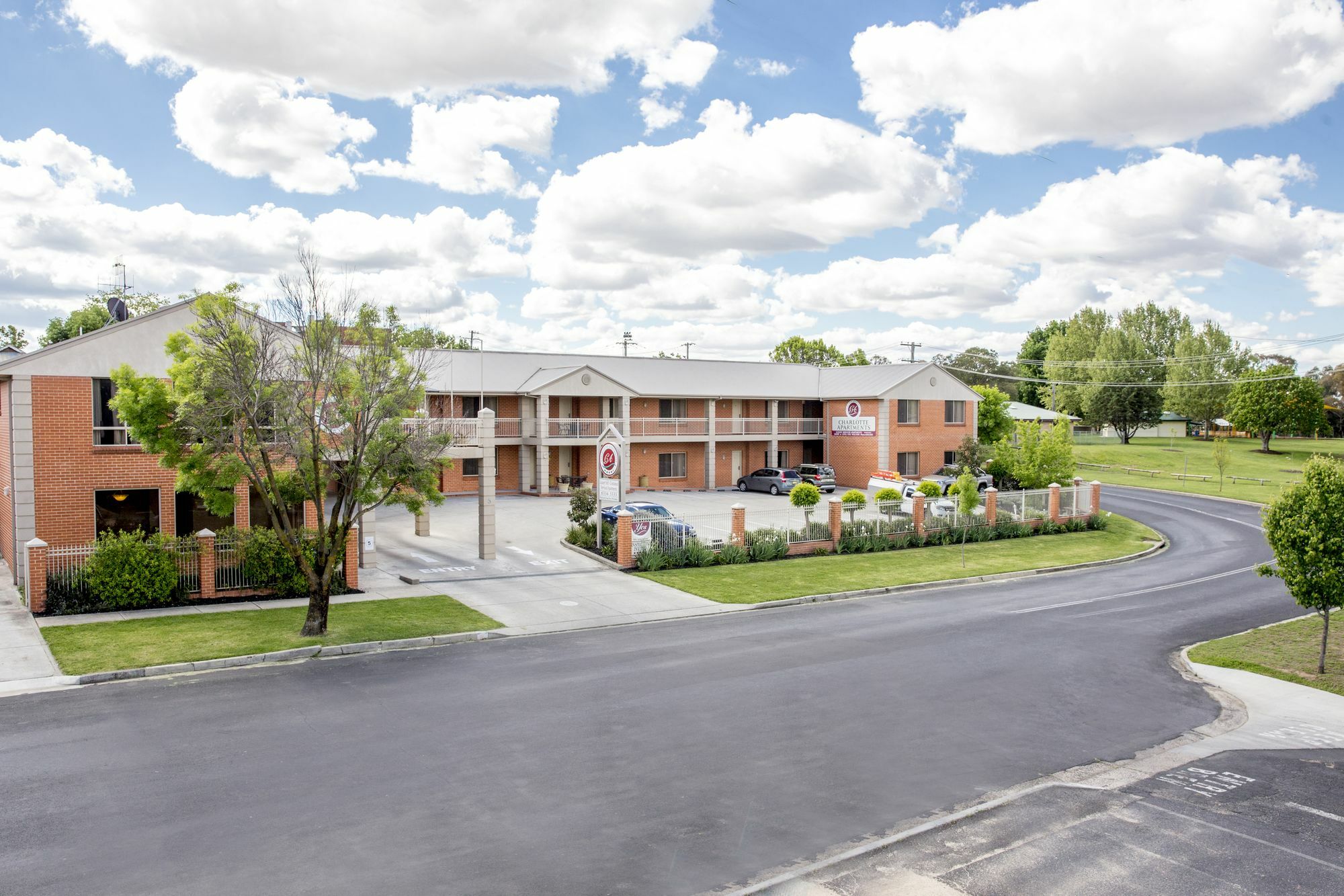 Charlotte Apartments บาเทิร์สต์ ภายนอก รูปภาพ