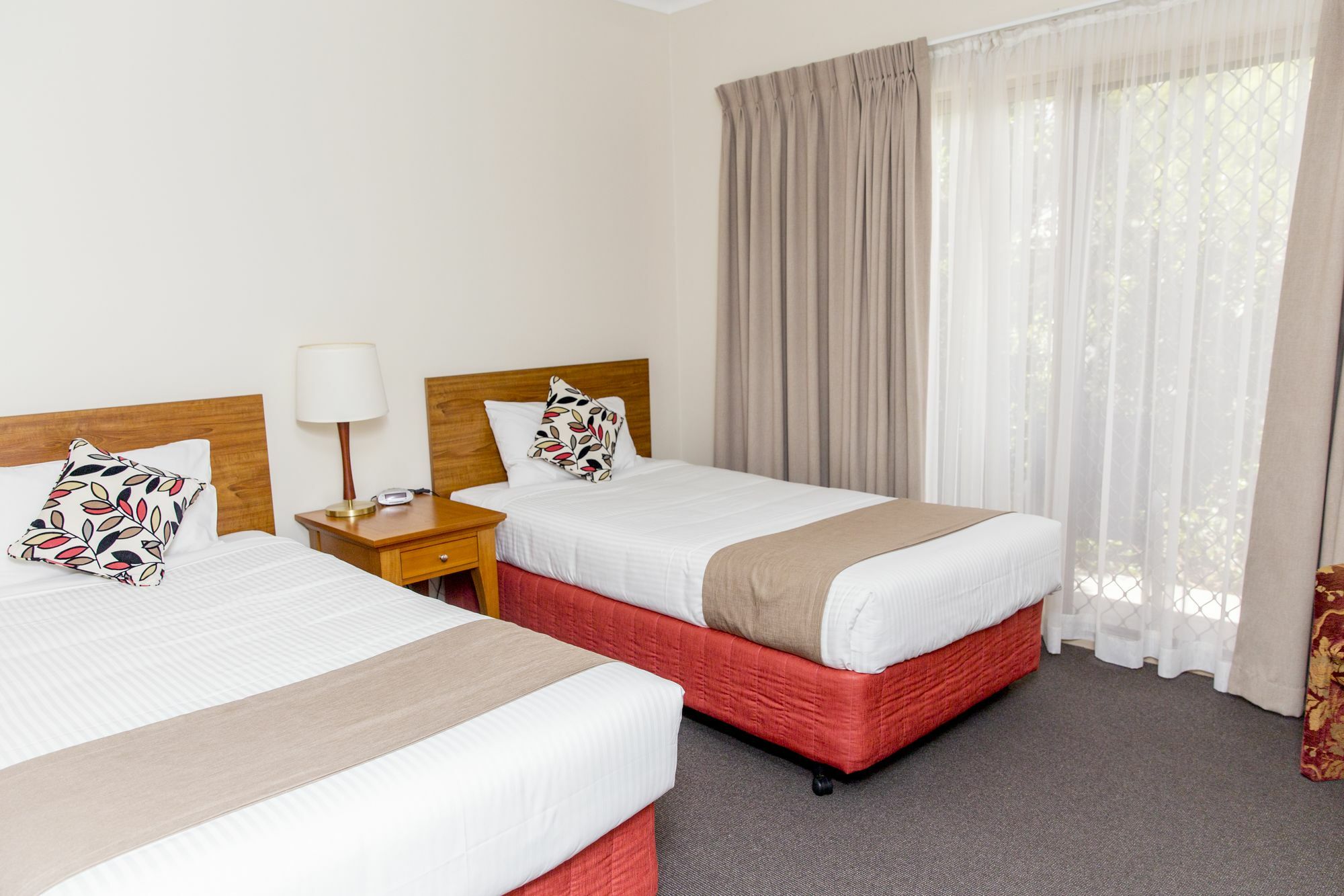 Charlotte Apartments บาเทิร์สต์ ภายนอก รูปภาพ