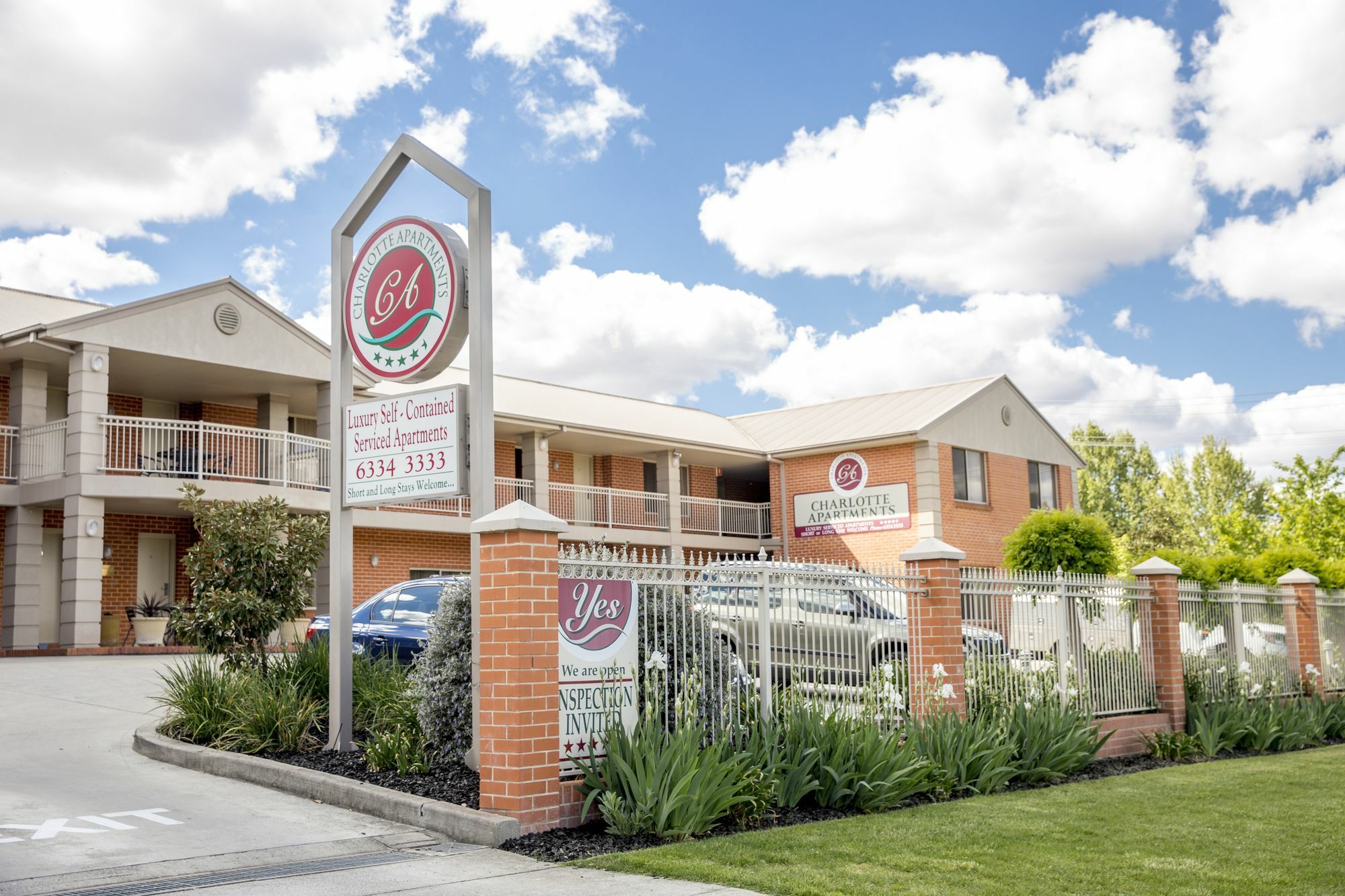 Charlotte Apartments บาเทิร์สต์ ภายนอก รูปภาพ