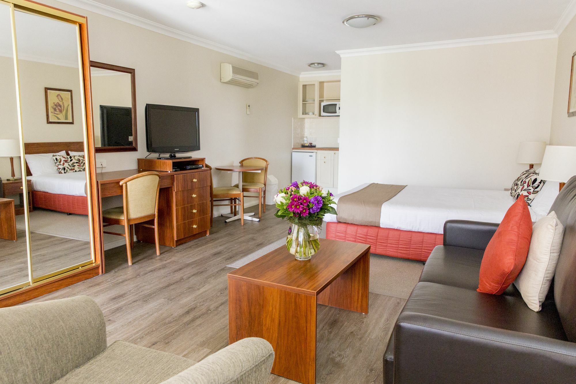 Charlotte Apartments บาเทิร์สต์ ภายนอก รูปภาพ