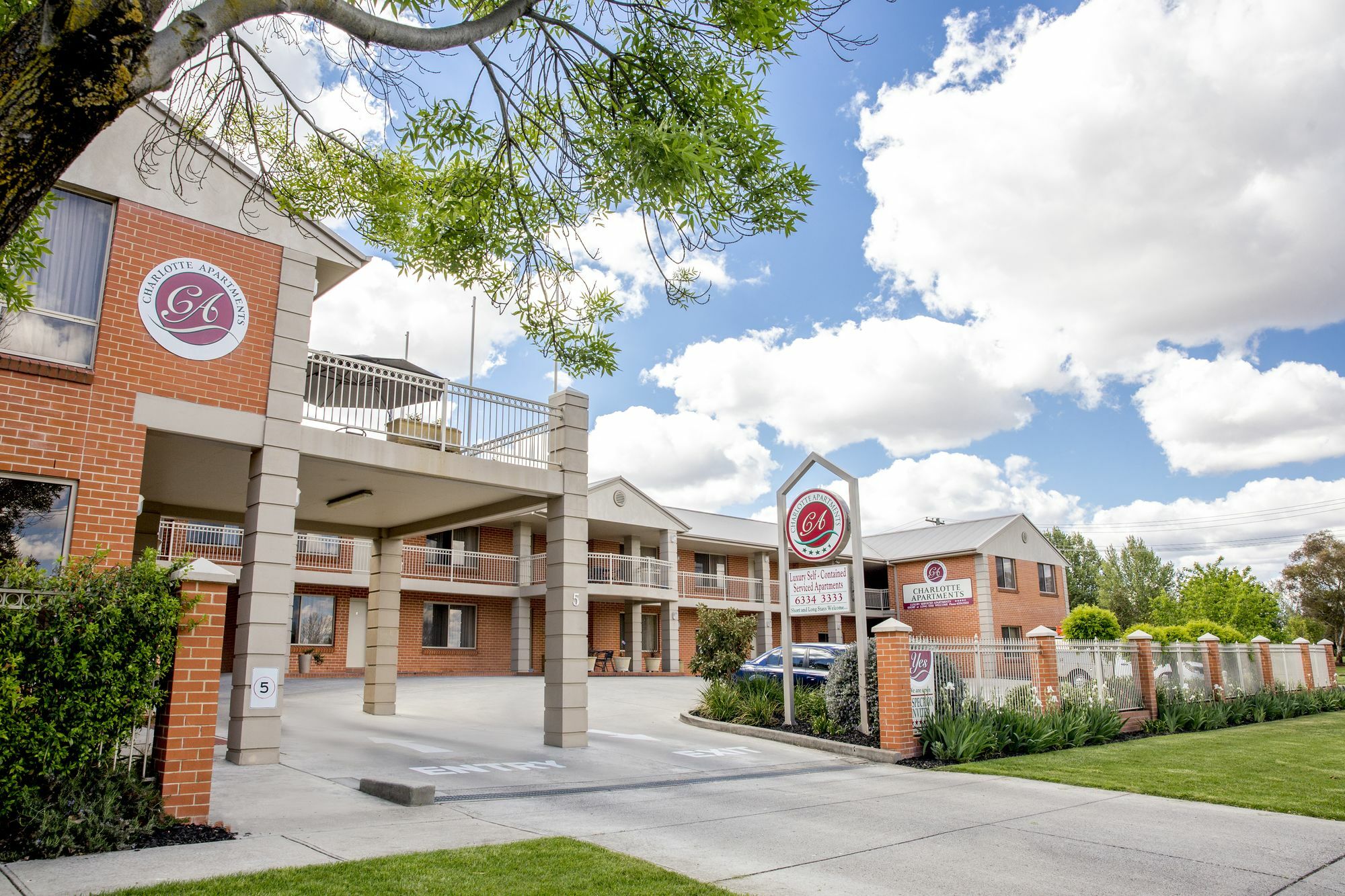 Charlotte Apartments บาเทิร์สต์ ภายนอก รูปภาพ