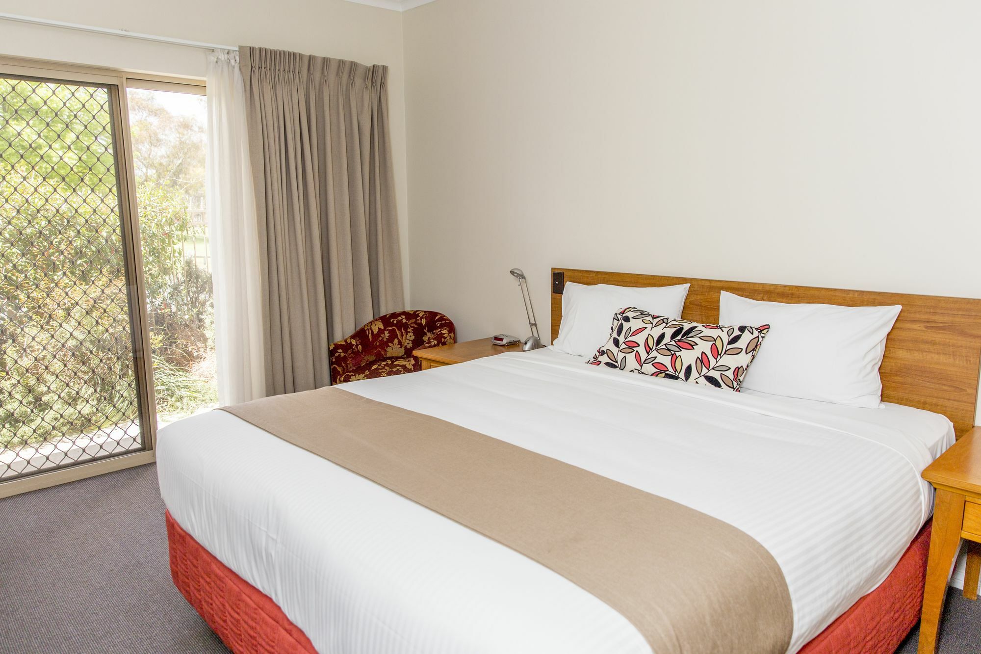 Charlotte Apartments บาเทิร์สต์ ภายนอก รูปภาพ