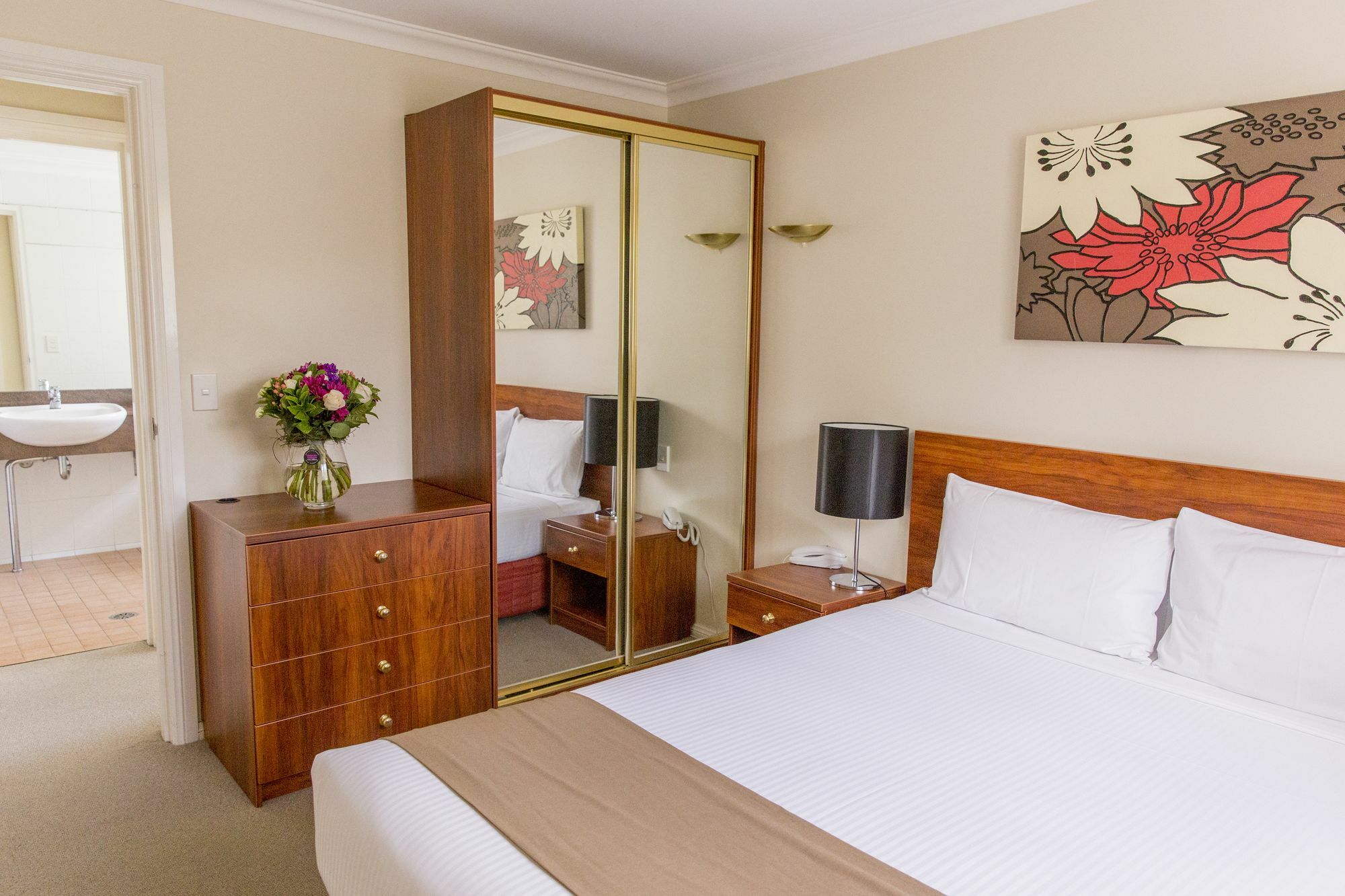 Charlotte Apartments บาเทิร์สต์ ภายนอก รูปภาพ