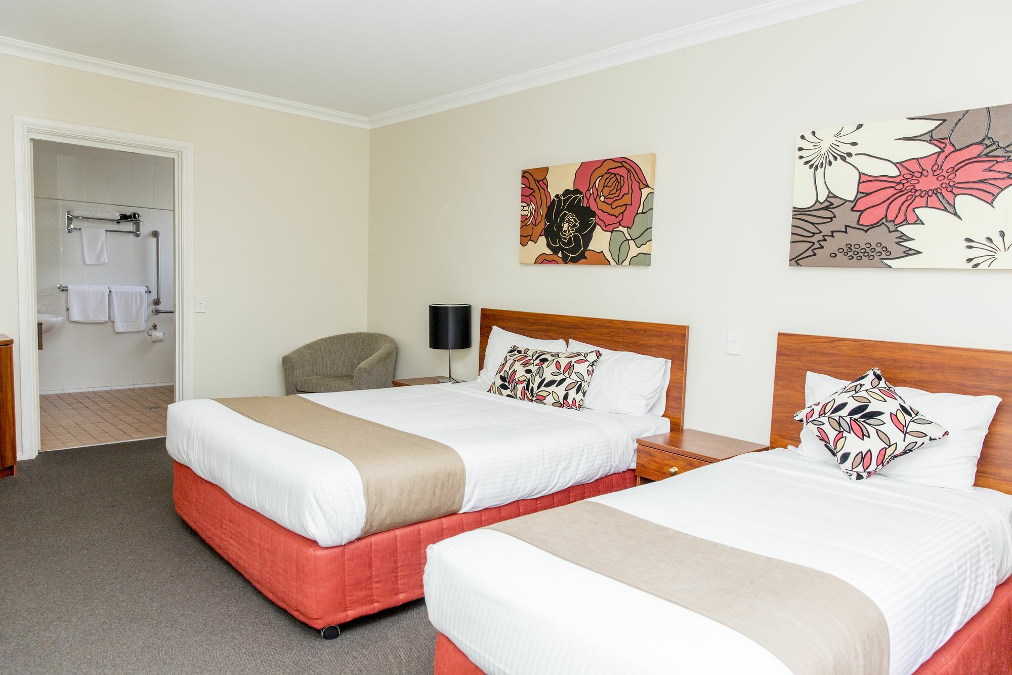 Charlotte Apartments บาเทิร์สต์ ภายนอก รูปภาพ
