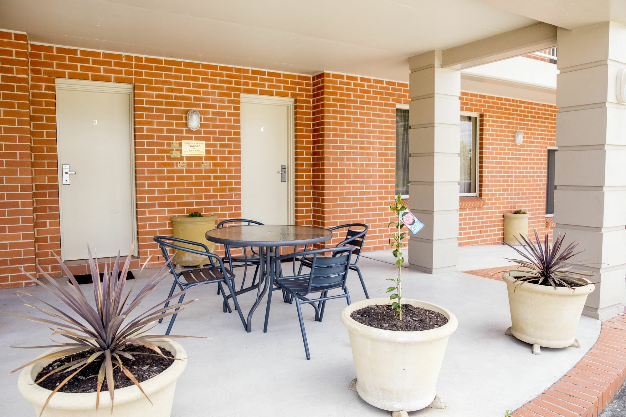 Charlotte Apartments บาเทิร์สต์ ภายนอก รูปภาพ