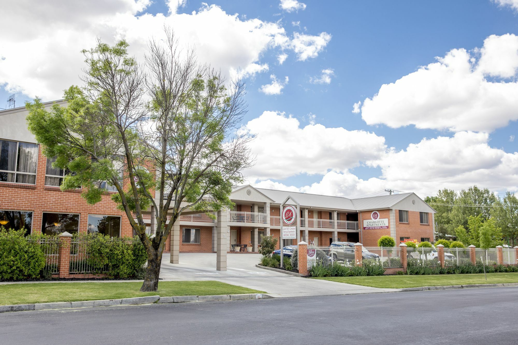 Charlotte Apartments บาเทิร์สต์ ภายนอก รูปภาพ