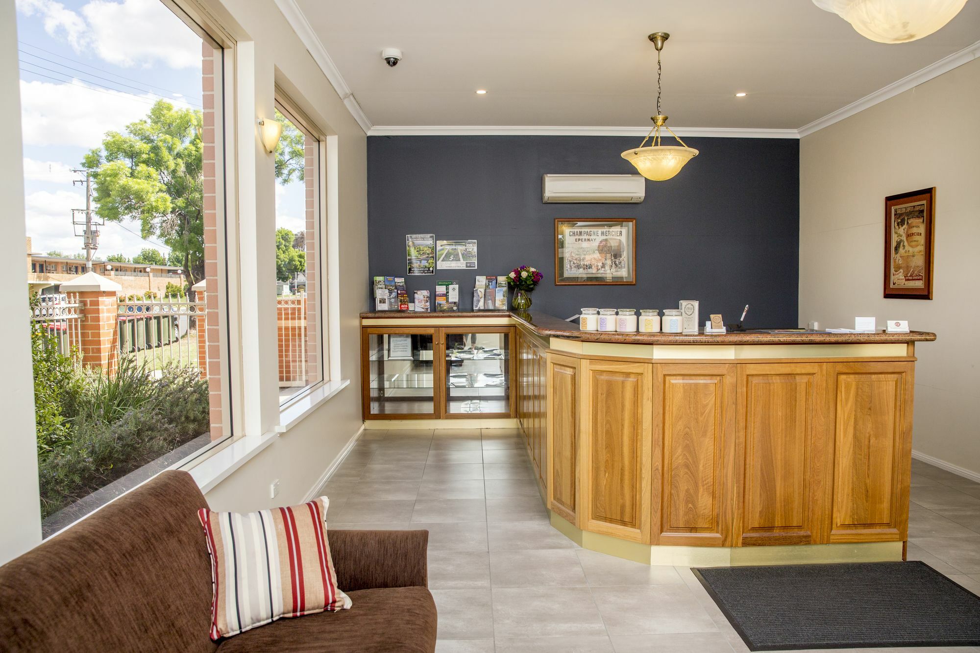 Charlotte Apartments บาเทิร์สต์ ภายนอก รูปภาพ